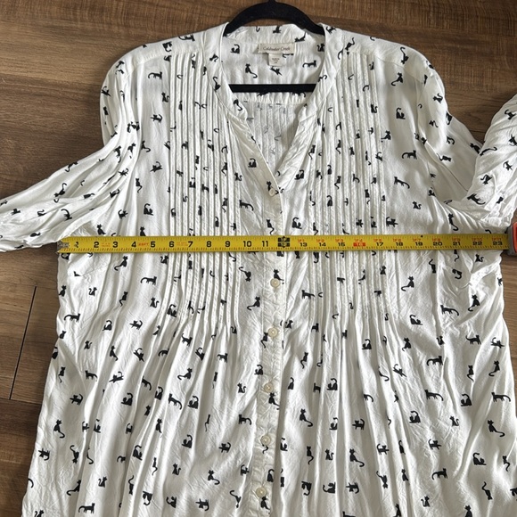Women’s White Flowy V Neck Button Down Black Cats Blouse Size 2X Plus Size EUC - Picture 10 of 11